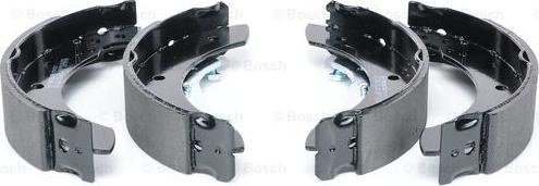 BOSCH 0 986 487 585 - Set saboti frana www.parts5.com