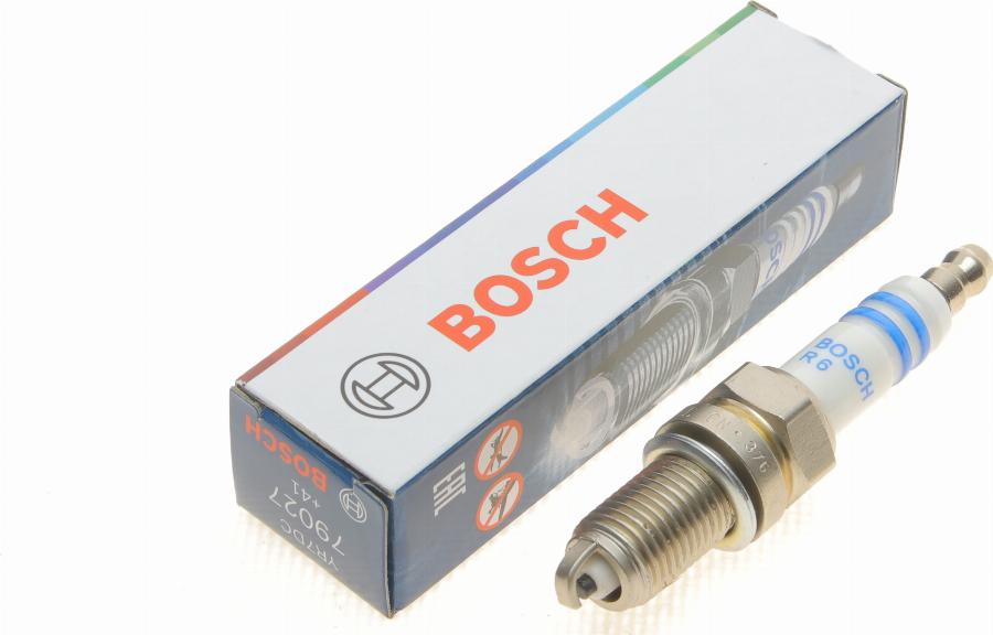 BOSCH 0 242 135 515 - Süüteküünal www.parts5.com