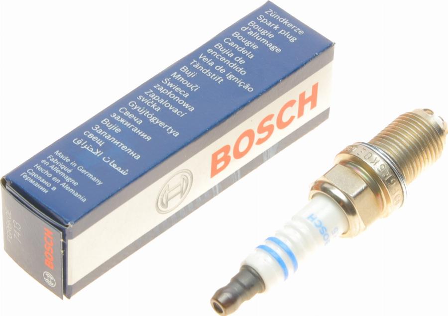 BOSCH 0 242 240 587 - Свеча зажигания www.parts5.com