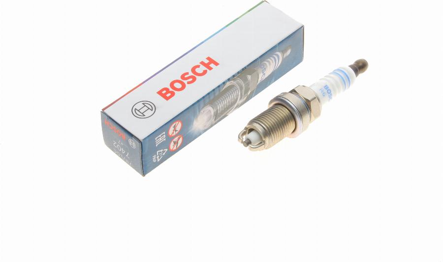 BOSCH 0 242 235 668 - Gyújtógyertya www.parts5.com