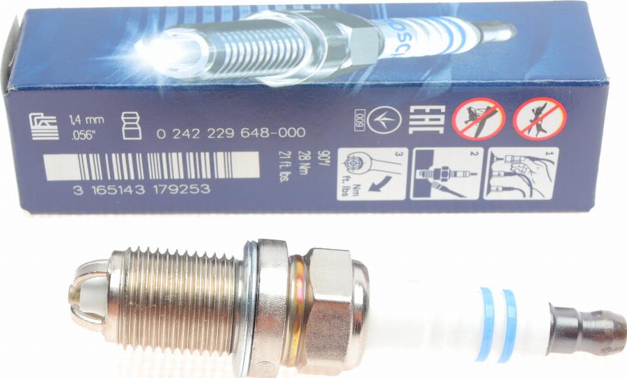 BOSCH 0 242 229 648 - Süüteküünal www.parts5.com