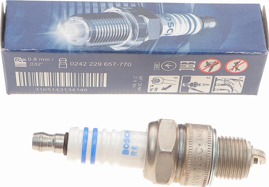 BOSCH 0 242 229 657 - Świeca zapłonowa www.parts5.com