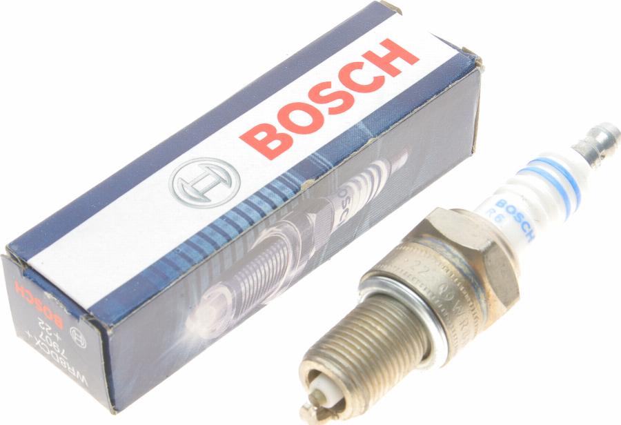 BOSCH 0 242 229 687 - Свеча зажигания www.parts5.com