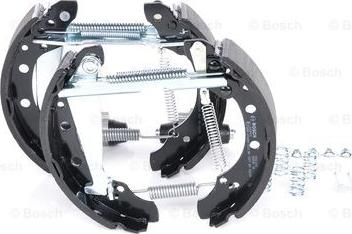 BOSCH 0 204 114 546 - Zestaw szczęk hamulcowych www.parts5.com