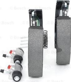 BOSCH 0 204 114 690 - Jeu de mâchoires de frein www.parts5.com