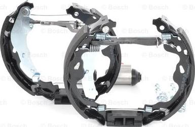 BOSCH 0 204 114 333 - Brake Shoe Set www.parts5.com