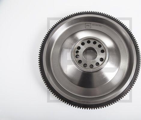 PE Automotive 250.062-00A - Volan www.parts5.com