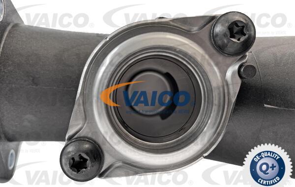 VAICO V10-6737 - Charger Intake Air Hose www.parts5.com