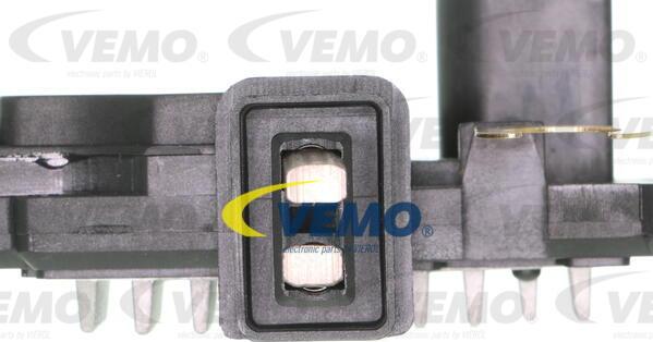 Vemo V10-77-1048 - Voltage regulator, alternator www.parts5.com